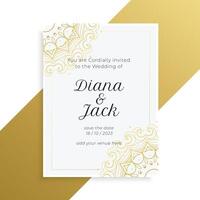 härlig gyllene och vit bröllop inbjudan kort design vektor