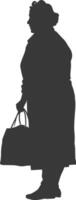 Silhouette Alten Frau mit Einkaufen Korb voll Körper schwarz Farbe nur vektor