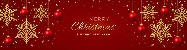 jul röd bakgrund med hängande lysande gyllene snöflingor och bollar. god jul gratulationskort. jul- och nyårsaffisch, webbbanner, rubrikwebbplats. vektor illustration.