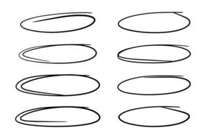 klotter ellipser uppsättning. klottra ovaler förbi penna eller penna, bubblor till cirkel och markera text. skiss höjdpunkter. handstil horisontell ellipser isolerat på vit bakgrund. vektor