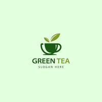 ein einfach Logo Design zum ein Grün Tee Unternehmen mit ein Grün Tasse mit Grün Tee Blätter innen, Sitzung auf ein Untertasse vektor