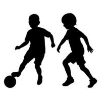 Geschwister sind spielen mit ein Fußball Ball Silhouette, Weiß Hintergrund vektor