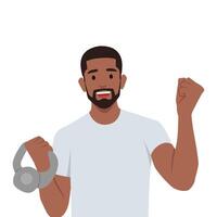 sportlich männlich Heben Kettlebell zeigen Leistung. vektor