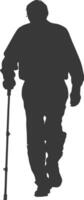 Silhouette Alten Mann mit Gehen Stock voll Körper schwarz Farbe nur vektor
