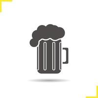 Bierkrug-Symbol. Schlagschatten Lagerglas Silhouette Symbol. schaumiges Bier Pint. isolierte Vektorgrafik