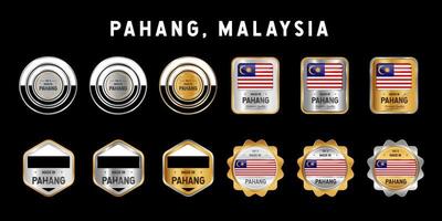 Hergestellt in Pahang Malaysia Etikett, Stempel, Abzeichen oder Logo. mit der Nationalflagge von Malaysia und der Pahang-Flagge. auf Platin-, Gold- und Silberfarben. Premium- und Luxusemblem vektor