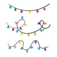 doodle julbelysning. semester festlig juldekoration. färgglada string fairy ljus set. glödlampa glödande krans. regnbågens färg. handritad design. vit bakgrund. isolerad vektor