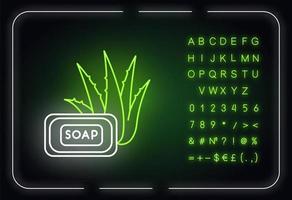 Aloe Vera Seife Neonlicht-Symbol. Bio-Badeprodukt. Naturkosmetik für die persönliche Hygiene. äußerer Leuchteffekt. Schild mit Alphabet, Zahlen und Symbolen. Vektor isolierte RGB-Farbillustration