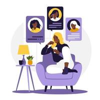 afrikansk kvinna sitter på soffan med telefonen. vänner pratar i telefon. chatta vänner. platt stil. vektor illustration isolerade på vitt.
