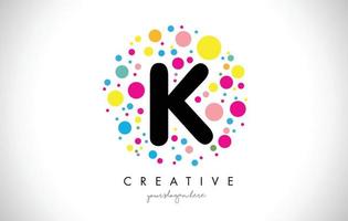 k Bubble Dots Letter Logo Design mit kreativen bunten Blasen. vektor