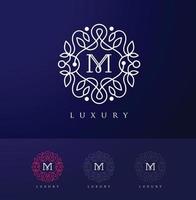 Luxus-M-Buchstaben-Design-Monogramm vektor