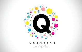 q Bubble Dots Letter Logo Design mit kreativen bunten Blasen. vektor