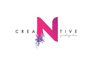 n-Brief-Logo-Design mit fließender Textur der Tintenwolke. vektor