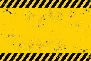 gul grunge smutsig industriell metall bakgrund med svarta varningsränder. vektor