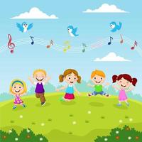 glückliche Kinder springen und tanzen zusammen im Park