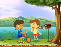 En ung pojke som håller en cykel och en tjej nära en träpostlåda vektor