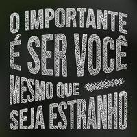 Brasilianische portugiesische ermutigende Phrase in Kreidetafel. Übersetzung - das Wichtigste ist, du selbst zu sein, auch wenn du komisch bist vektor