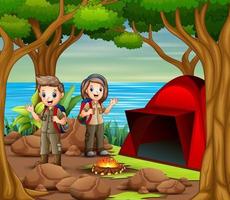 scout pojke och flicka i explorer outfit camping ute i naturen vektor