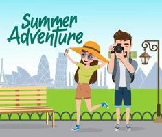 Sommer-Abenteuer-Vektorkonzeptdesign. sommerabenteuertext mit paar touristischen reisenden, die telefon- und kamerabilder im parkhintergrund machen. Vektor-Illustration. vektor