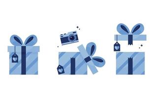Reihe von Vektorgrafiken. Geschenke in Paketen, ein geschlossenes Geschenk mit einer Postkarte und einer Schleife, das Öffnen einer Schachtel mit einer Kamera. Geburtstag, Neujahr, Weihnachten. Preis gewonnen. Bonus. Blau. auf weißem Hintergrund vektor