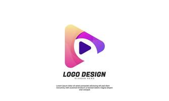 lager vektor abstrakt kreativ idé triangel spela media logotyp för företag eller företag med gradient färgglada designmall