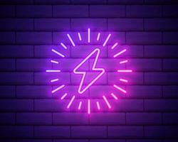 Neonsymbol für violette und violette elektrische Energie. Vektorgrafik von violetten und violetten Neon-Elektroschildern, bestehend aus Neon-Umrissen, mit Hintergrundbeleuchtung auf dem dunklen Hintergrund der Backsteinmauer. vektor