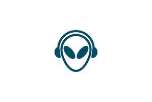 Alien-Headset DJ-Musik-Podcast-Logo-Design-Vektor vektor