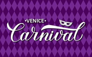 Venedig karneval affisch. karneval kalligrafi bokstäver med mask på lila rutig harlekin bakgrund. maskeradfest affisch eller inbjudan. vektor illustration. lätt att redigera mall.