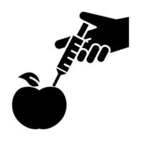 Apfel mit Spritzen-Glyphen-Symbol. Genverändertes Essen. organische Chemie. DNA-Modifikation. landwirtschaftliche Technologien. Silhouettensymbol. negativer Raum. vektor isolierte illustration