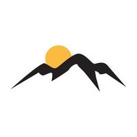 silhouette hügel oder berg mit sonnenuntergang logo vektor symbol icon design grafik illustration