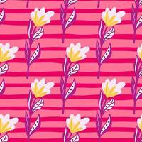 gula, vita, lila färgade blommor silhuetter seamless mönster. rosa randig bakgrund. handritad stil. vektor