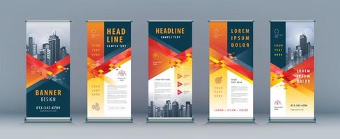 rotes geometrisches Dreieck Standee Banner Template Design. Business-Rollup-Set. vektor