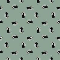 geometrisches nahtloses Muster mit schwarzen Papageientaucher-Cartoon-Silhouetten. pastellgrüner Hintergrund. einfaches Design. vektor