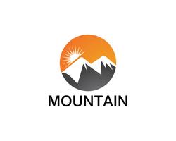 Minimalistiska Landscape Mountain logotyp design inspirationer vektor