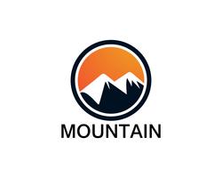 Minimalistiska Landscape Mountain logotyp design inspirationer vektor