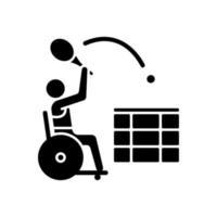 Schwarzes Glyphen-Symbol für Rollstuhltennis. konkurrenzfähiger Mannschaftssport. adaptives Sportturnier. Tenniswettbewerb. Sportler mit Behinderung. Schattenbildsymbol auf Leerraum. vektor isolierte illustration