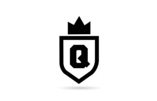 svart och vitt q alfabetet bokstavsikon logotyp med sköld och kung krona design. kreativ mall för företag och företag vektor