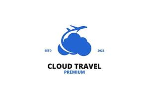 Cloud-Reise-Logo mit Flugzeug-Icon-Design-Vektor vektor