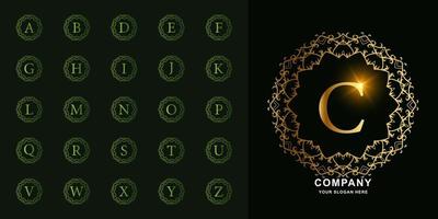 bokstaven c eller samling initiala alfabetet med lyx prydnad blommig ram gyllene logotyp mall. vektor