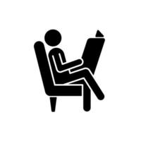 Zeitung lesen schwarzes Glyphen-Symbol. Mann sitzt im Sessel. person, die die neuesten nachrichten in papier liest. mensch, der pause von der arbeit macht. Schattenbildsymbol auf Leerraum. vektor isolierte illustration