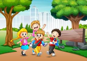 glückliche Kinder, die in Park City spazieren gehen vektor
