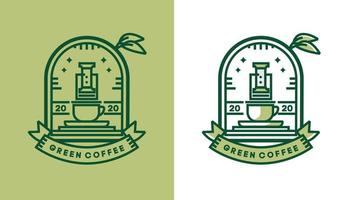 grönt kaffe-logotypdesign, minimalistisk traditionell vintage aeropress för café-logotyper lämpliga för mat- och dryckesföretag vektor