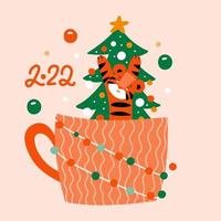 ein süßer tiger sitzt in einer riesigen orangefarbenen tasse mit weihnachtsbaum. vektorflache handgezeichnete illustration, grußkartenkonzept für weihnachten und neujahr 2022. vektor