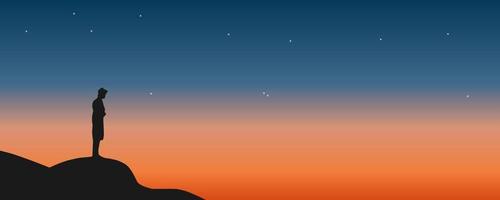 resenär stående på toppen av ett berg med solnedgång bakgrund vektor