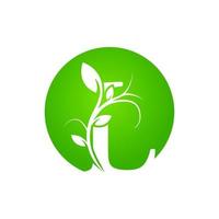 bokstaven l hälsospa logotyp. grön blommig alfabetets logotyp med löv. användbar för logotyper för företag, mode, kosmetika, spa, vetenskap, hälsovård, medicin och natur. vektor
