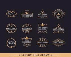 Satz klassischer Vintage-Retro-Label-Abzeichen für luxuriöse goldene Königskrone königliche Logo-Design-Inspiration vektor