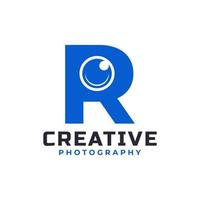 buchstabe r mit kameraobjektiv-logo-design. kreative buchstabenmarke geeignet für markenidentität, unterhaltung, fotografie, geschäftslogovorlage vektor