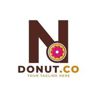 anfangsbuchstabe n süßes donut-logo-design. Logo für Cafés, Restaurants, Cafés, Catering. vektor