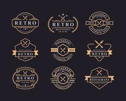 uppsättning vintage retro märke korsad sked gaffel kniv rustik för kök matmeny maträtt restaurang logotyp designmallelement vektor