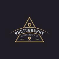 klassisk vintage retro etikett märke för fotografi logotyp med kamera symbol design inspiration vektor